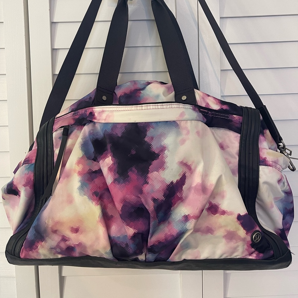 Lululemon gym to win duffel bag
